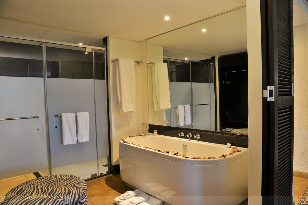 Executive king room bathroom at Bakubung Bush Lodge