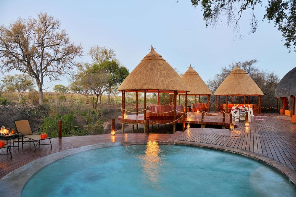 Toro Yaka Safari Lodge pool and boma in the Greater Kruger